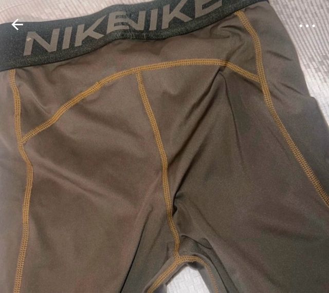 Leggings deportivos Nike caqui