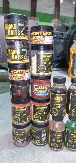 Lote de cebos de pesca variados