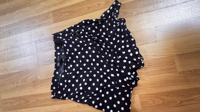 Falda corta Zara lunares talla M y otras faldas