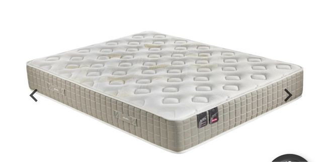 Colchón Pikolin Neo Seminuevo tiene 2 manchas