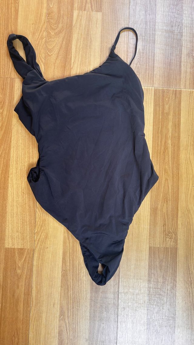 Blusa rosa y más blusas y un body negro