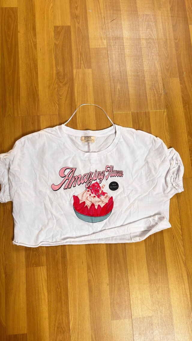 Blusa rosa y más blusas y un body negro