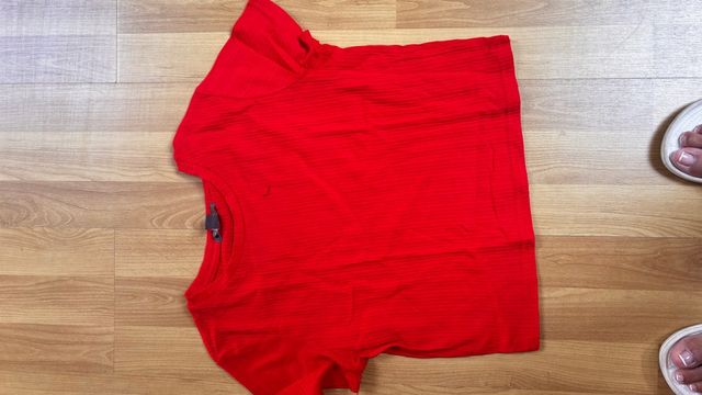 Blusa rosa y más blusas y un body negro