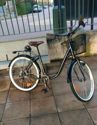 Bicicleta de paseo negra