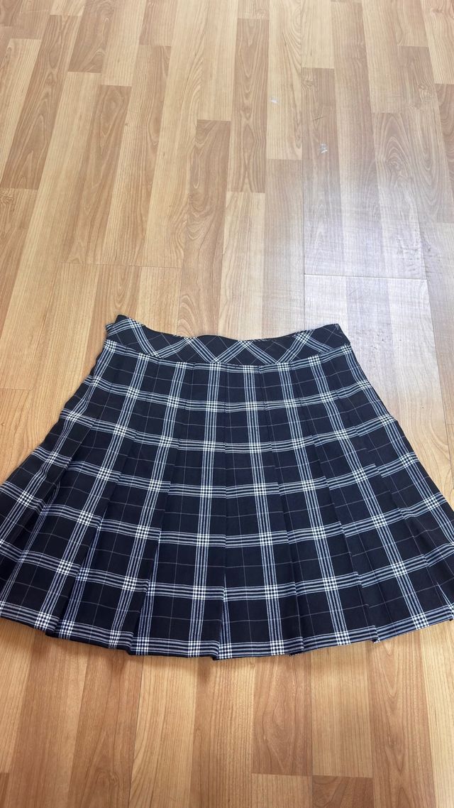 Minifalda negra y falda short 4 prendas