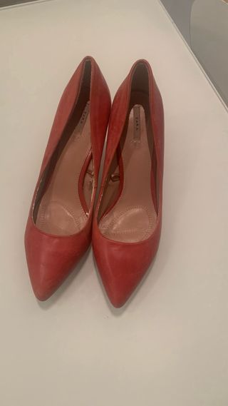 Zapatos de tacón Zara piel rojos