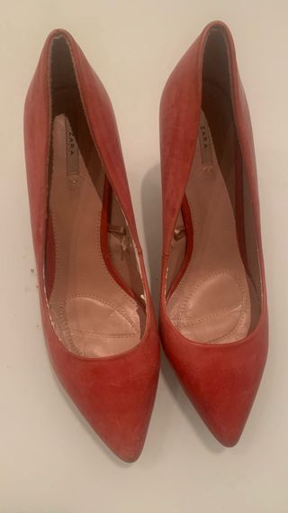 Zapatos de tacón Zara piel rojos
