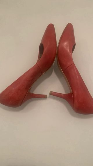 Zapatos de tacón Zara piel rojos