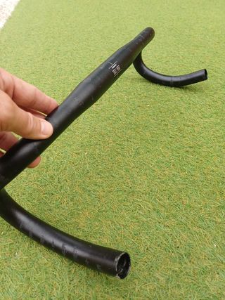 Manillar aluminio carretera de 42cm. Marca Syncros