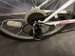 Bicicleta de montaña para chica blanca y rosada