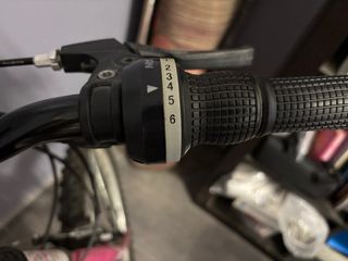 Bicicleta de montaña para chica blanca y rosada