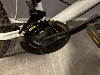 Bicicleta de montaña para chica blanca y rosada