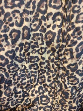 Chaqueta Zara acolchada print leopardo