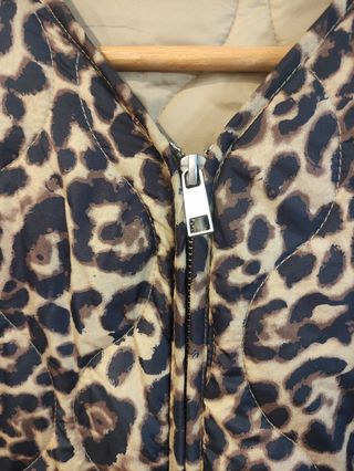 Chaqueta Zara acolchada print leopardo