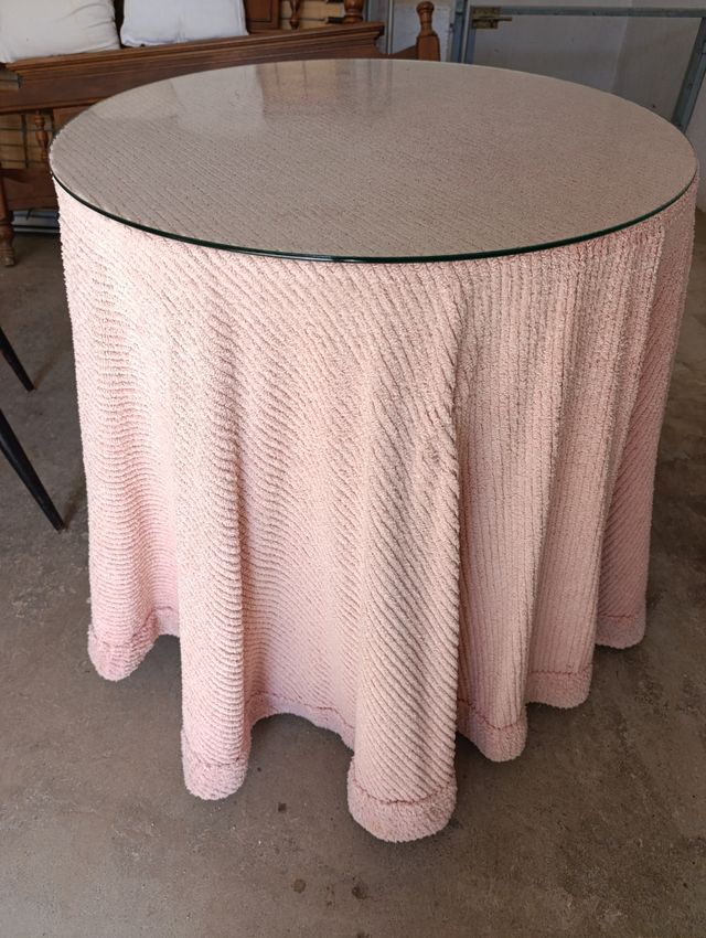 Mesa camilla con enaguas, cristal y tarima