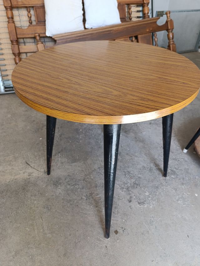 Mesa camilla con enaguas, cristal y tarima