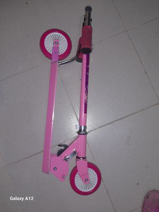 Patinete infantil rosa con estrellas