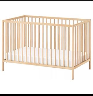 Cuna de bebé de madera