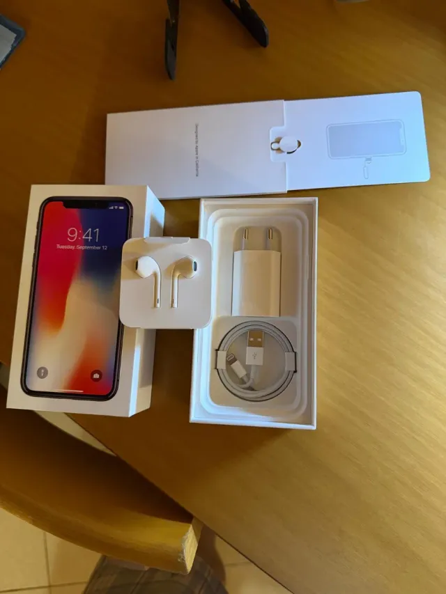 iPhone X 64GB Grigio siderale 
