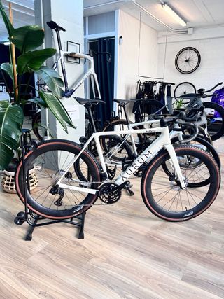 AURUM MANTO Gravel Bike