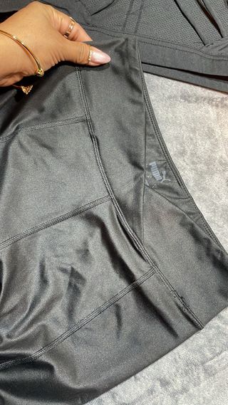 Conjunto deportivo Puma: sujetador y legging