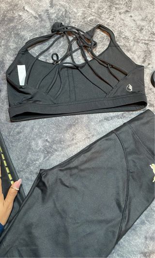 Conjunto deportivo Puma: sujetador y legging