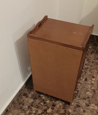 Mesa auxiliar de madera