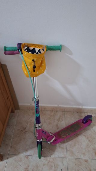 Patinete Oxelo rosa con canasto