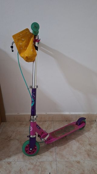 Patinete Oxelo rosa con canasto