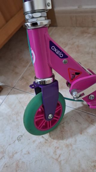 Patinete Oxelo rosa con canasto