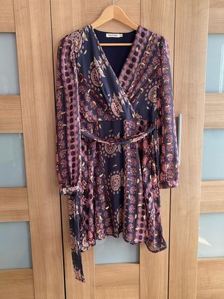 Vestido estampado cruzado talla L/ XL es amplio 
