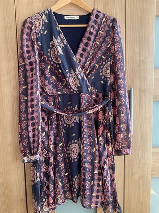Vestido estampado cruzado talla L/ XL es amplio 