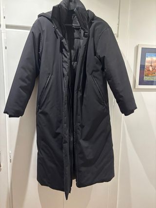 Abrigo plumífero Zara negro largo