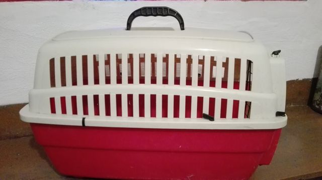 Transportín para mascotas beige y rojo