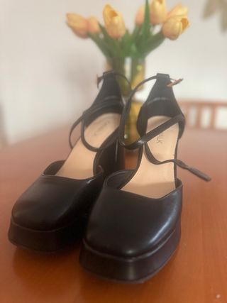 Tacones negros de plataforma