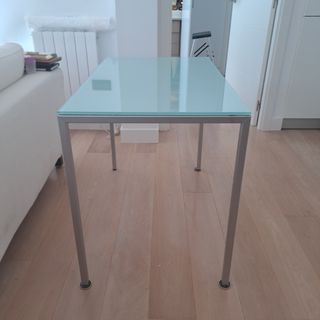 Mesa de cristal y metal
100 x 60