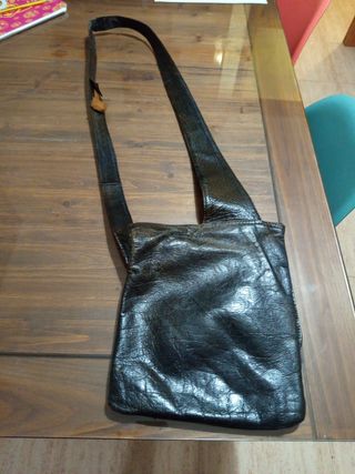 Bolso  bandolera de piel negro