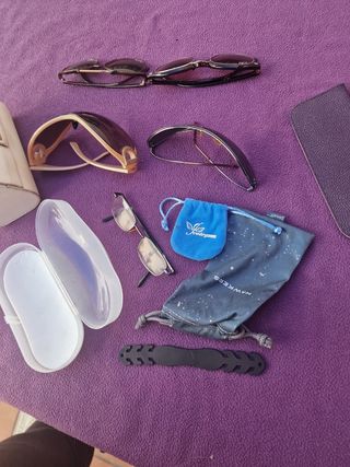 Gafas de sol marrones y negras 