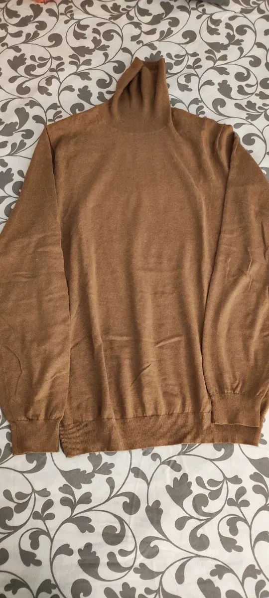 Jersey cuello alto marrón