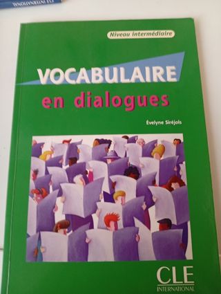 Libro francés de vocabulario en diálogos B1 y b2