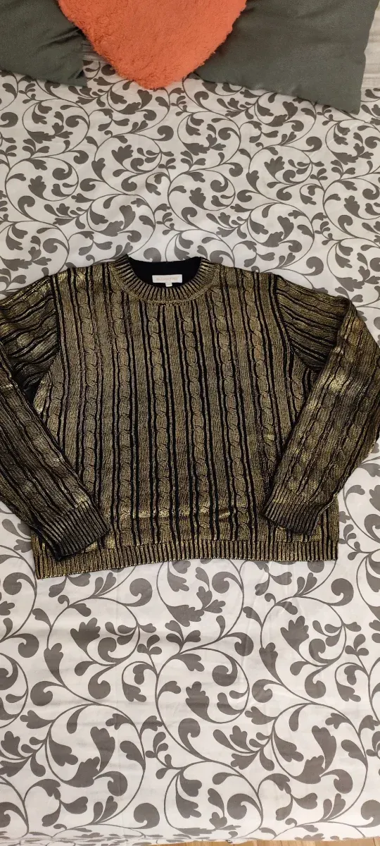 Jersey metalizado negro y dorado