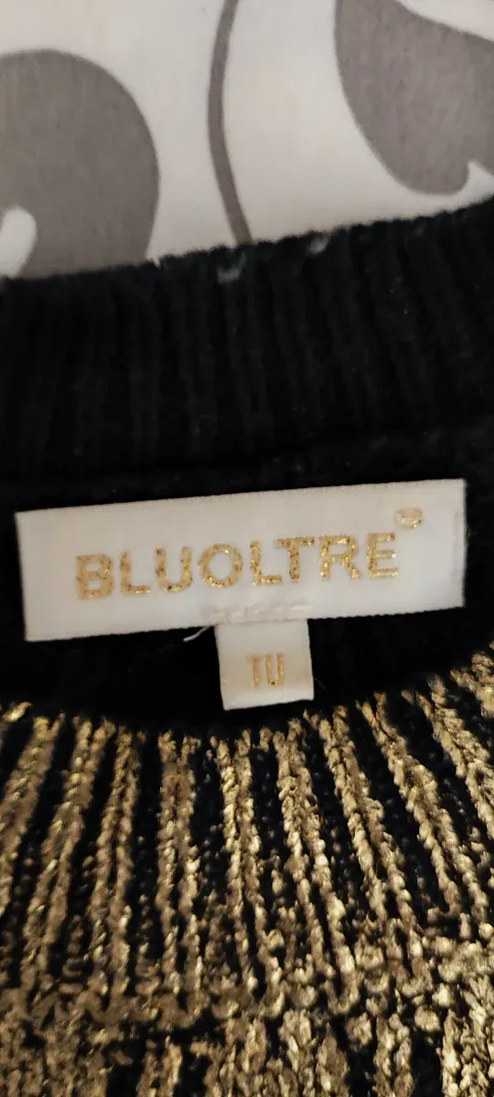 Jersey metalizado negro y dorado