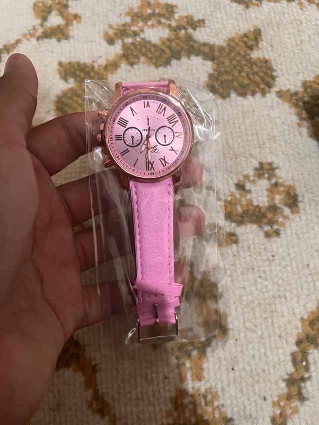 Orologio da polso rosa con cinturino in pelle