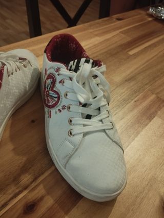 Zapatillas Desigual Blancas y Rojas