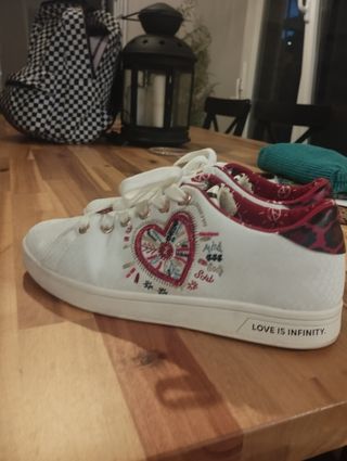 Zapatillas Desigual Blancas y Rojas