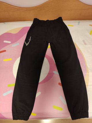 Pantalones Bershka negros con cadena