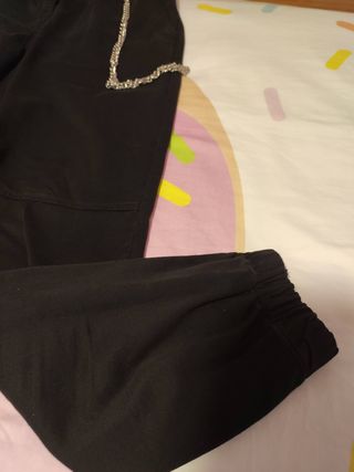 Pantalones Bershka negros con cadena