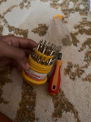 Cacciavite con 30 punte intercambiabili