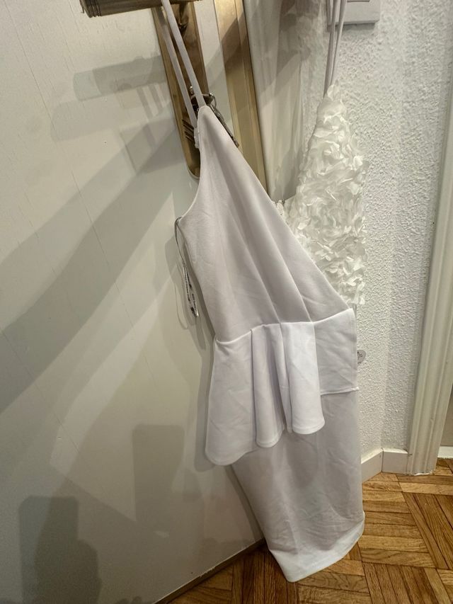 Vestido blanco con volantes