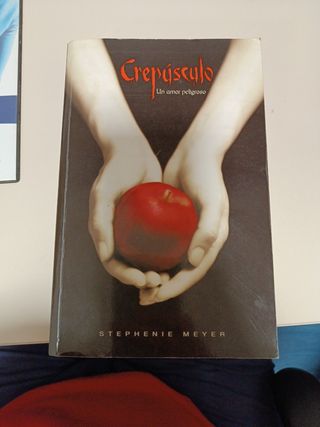 Crepúsculo (Saga Crepúsculo 1) (Spanish Edition)